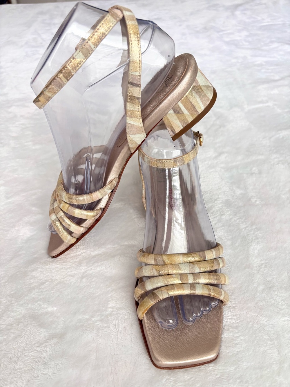 AMALFI by Rangoni Bardana Gold Leather Ankle Strap Low Heel Sandal--NEW--7N